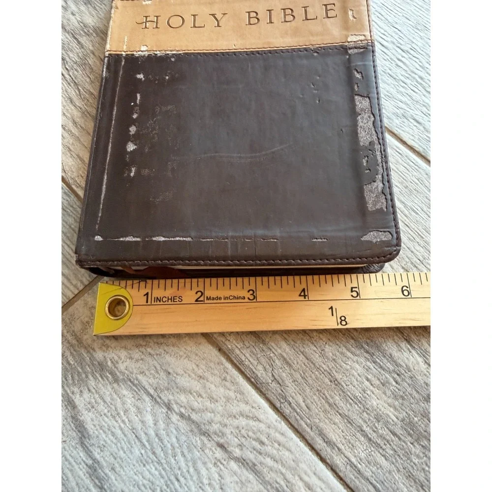 New Living Translation Tyndale House Holy Bible Gift Award NLT Leather Like Used